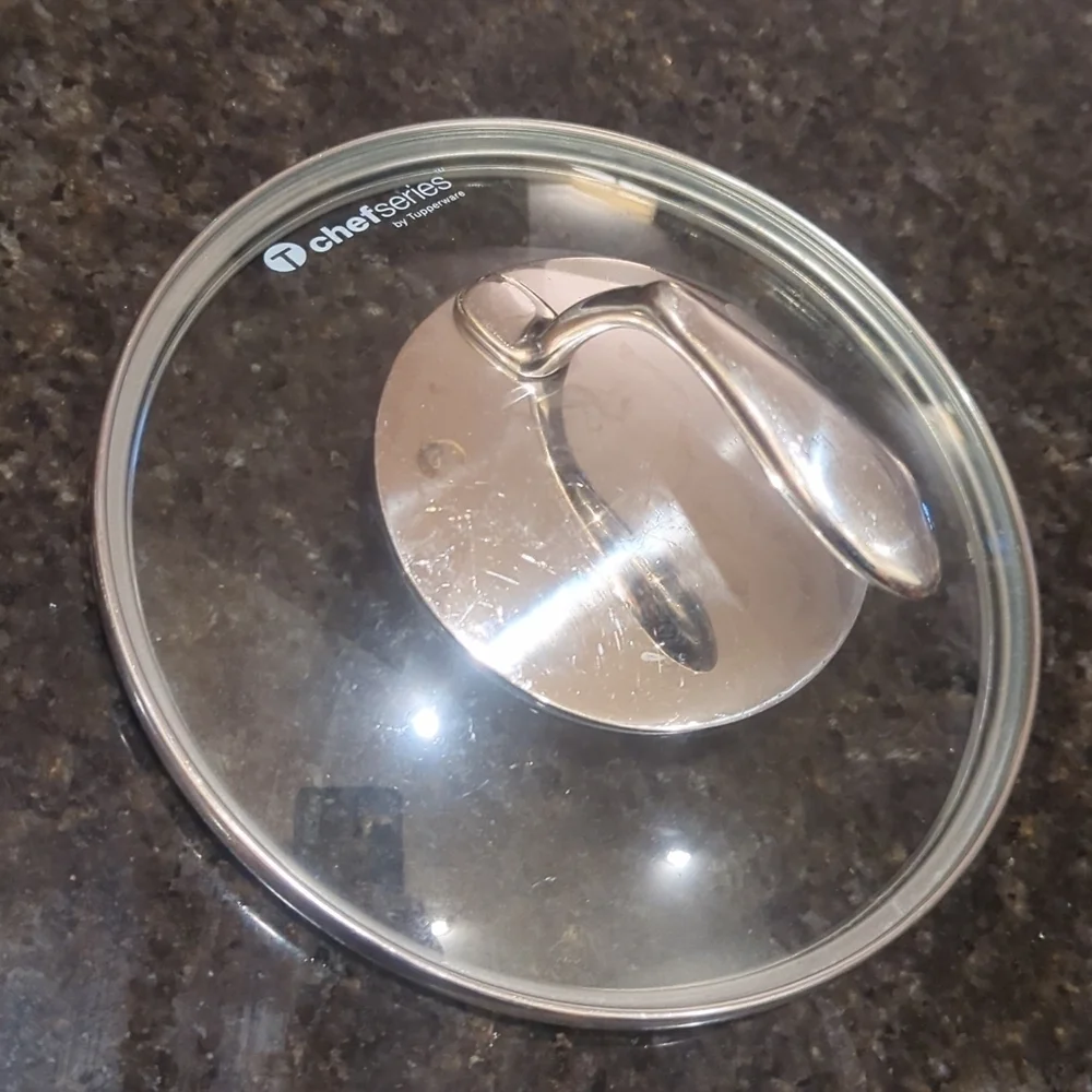 TUPPERWARE T chef series 2.5 quart saucepan lid